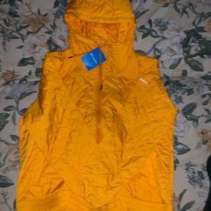 I am selling a brand new Columbia jacket never worn new with tags.